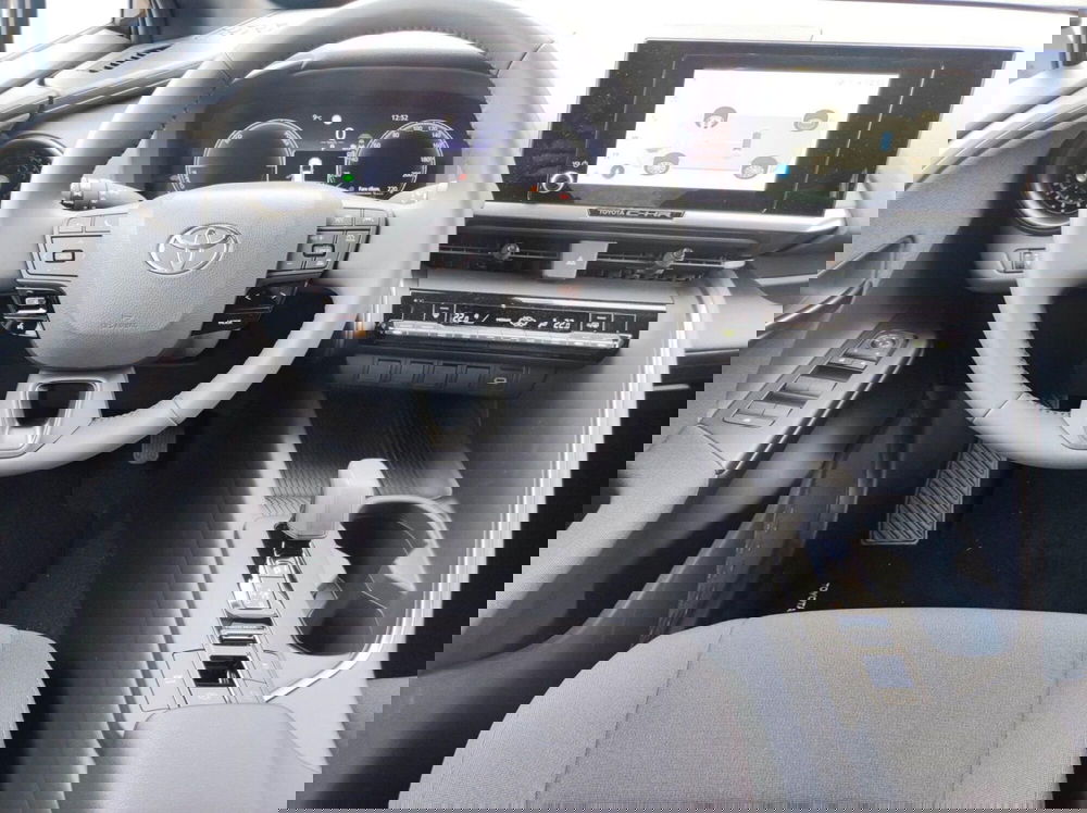 Toyota Toyota C-HR nuova a Lecco (8)