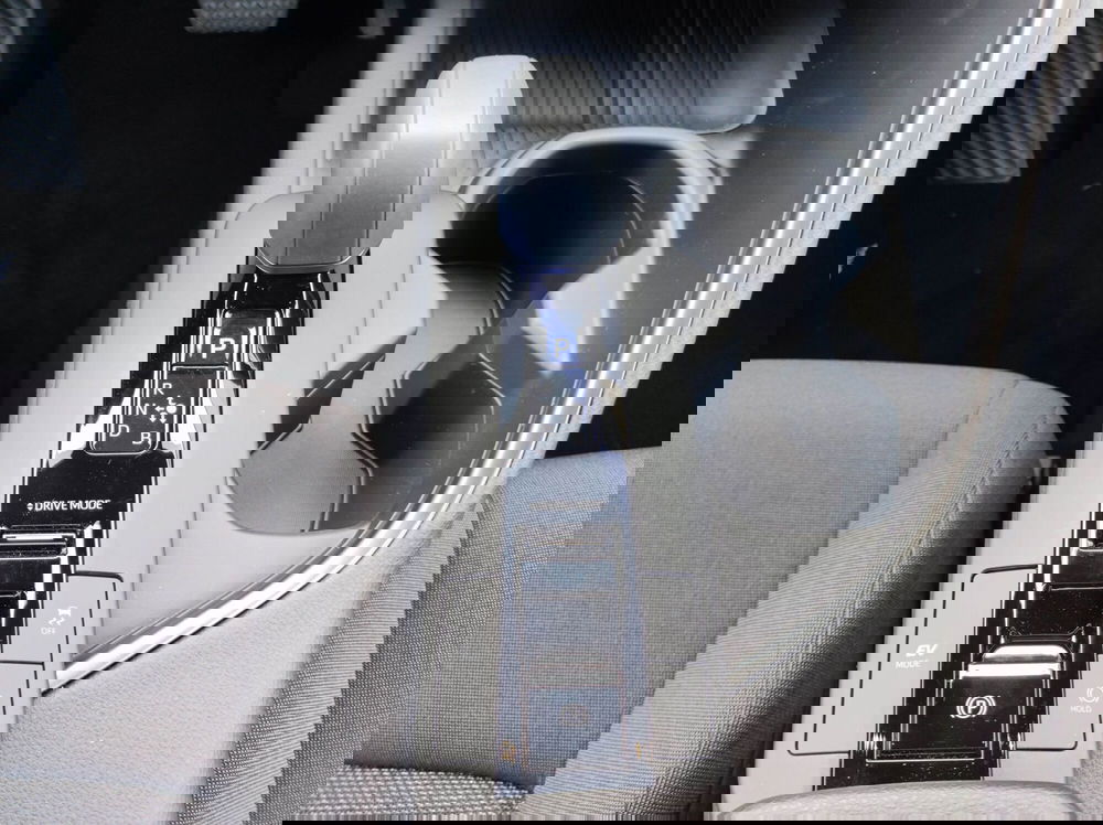 Toyota Toyota C-HR nuova a Lecco (9)