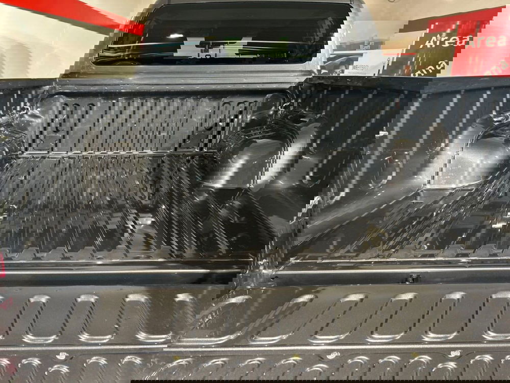 Toyota Hilux nuova a Lecco (12)