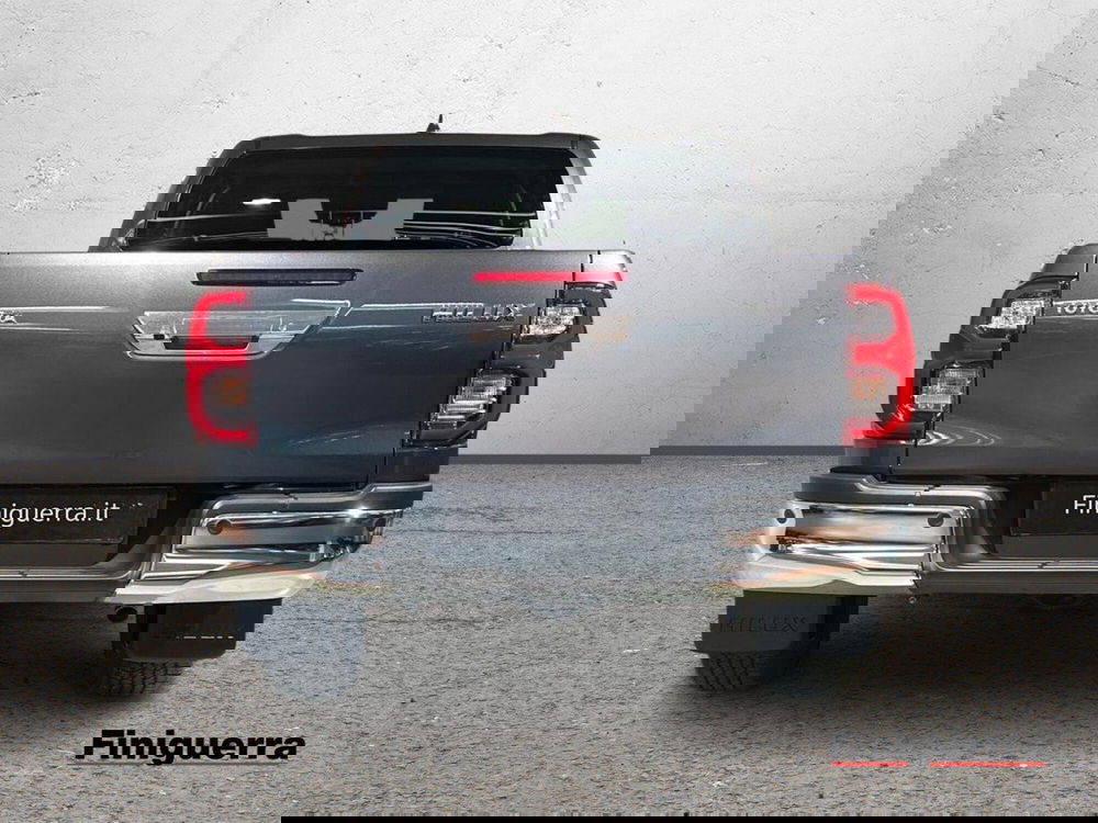 Toyota Hilux nuova a Lecco (3)