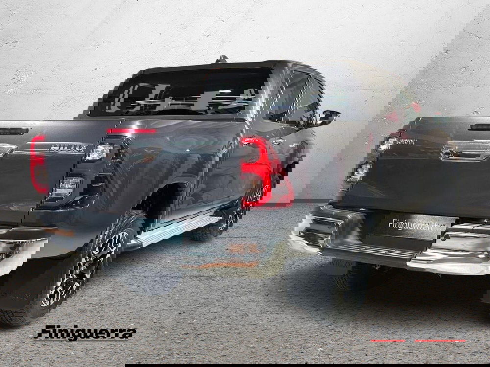 Toyota Hilux nuova a Lecco (4)