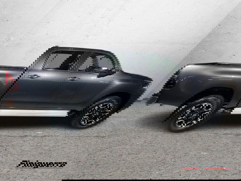 Toyota Hilux nuova a Lecco (5)