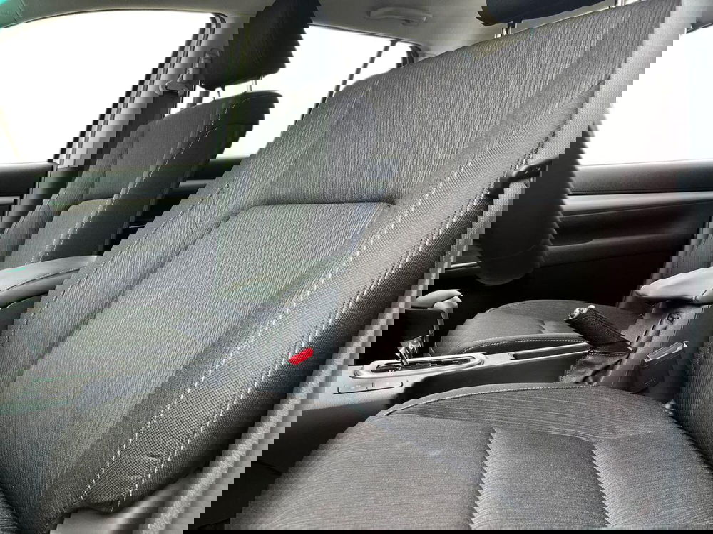 Toyota Hilux nuova a Lecco (10)