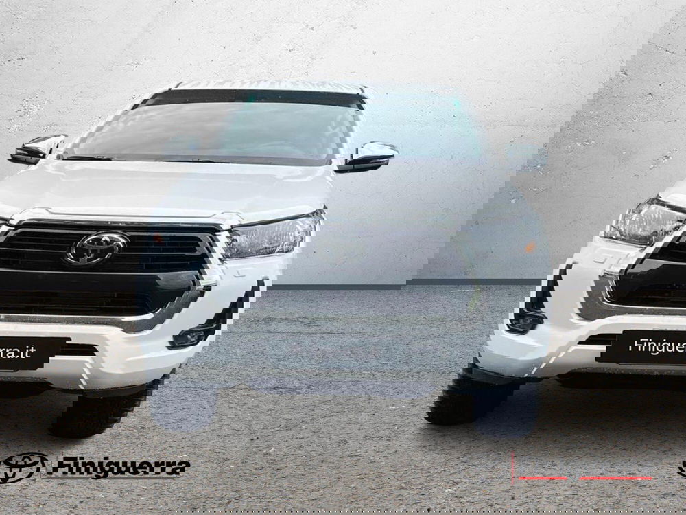 Toyota Hilux nuova a Lecco (2)