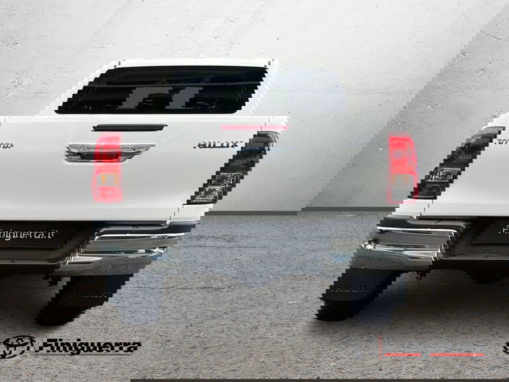 Toyota Hilux nuova a Lecco (3)