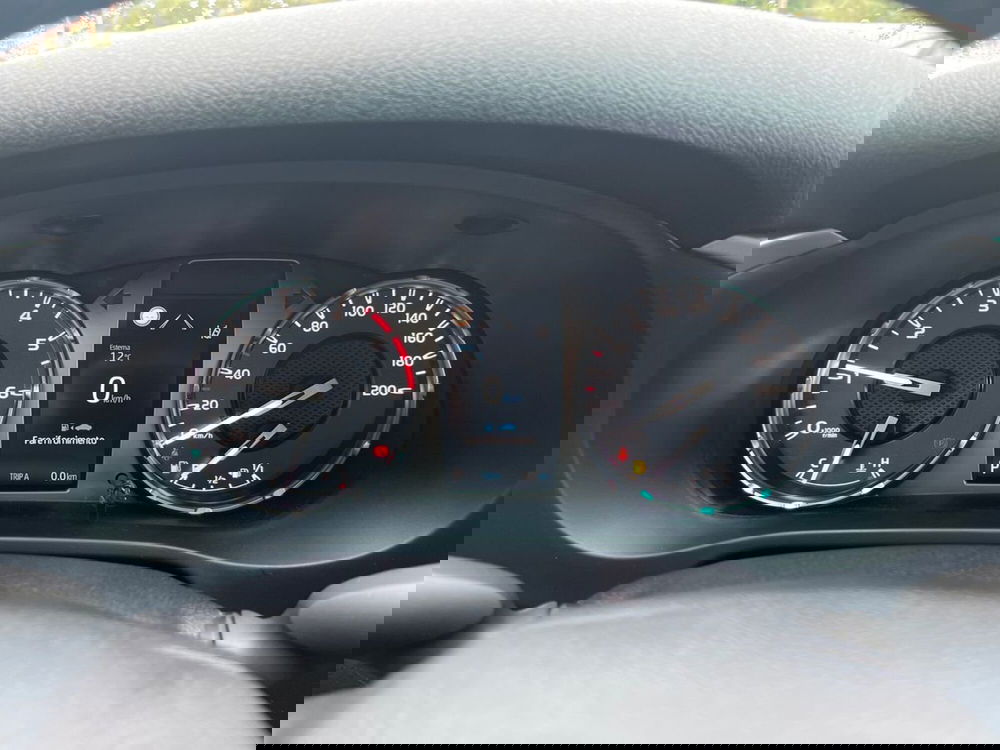 Toyota Hilux nuova a Lecco (9)