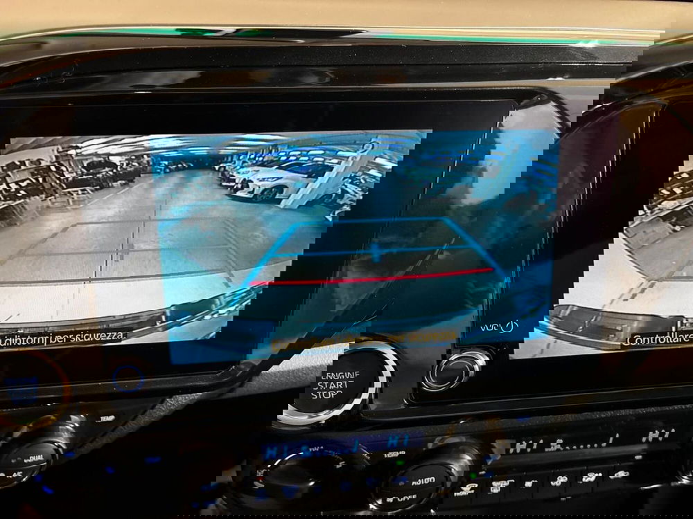 Toyota Hilux nuova a Lecco (15)