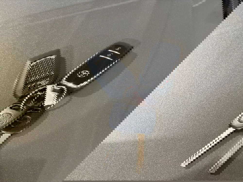 Toyota Hilux nuova a Lecco (17)