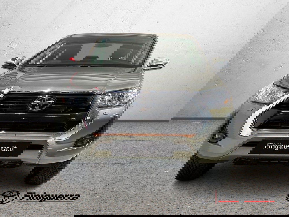 Toyota Hilux nuova a Lecco (2)