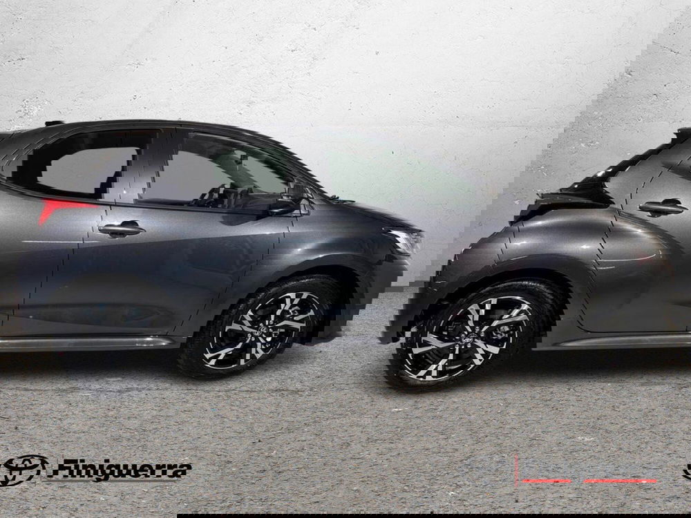 Toyota Yaris nuova a Lecco (5)