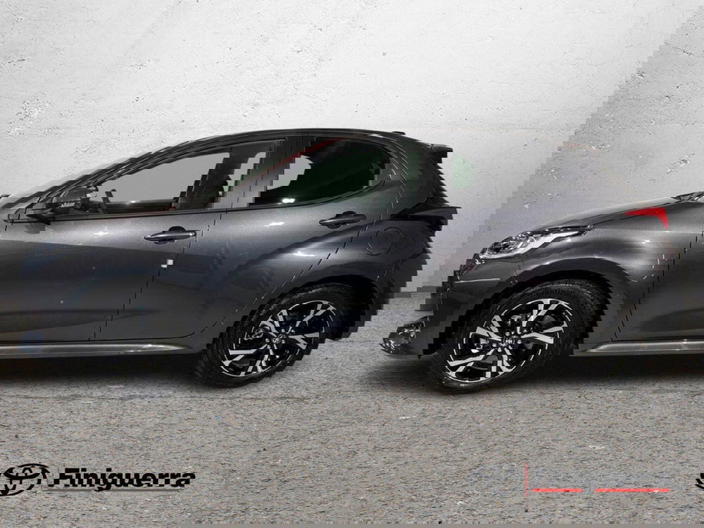 Toyota Yaris nuova a Lecco (6)