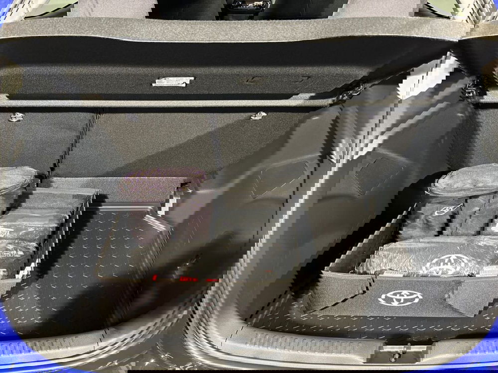 Toyota Yaris nuova a Lecco (12)