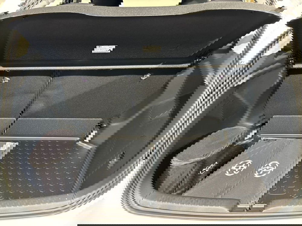 Toyota Yaris nuova a Lecco (12)