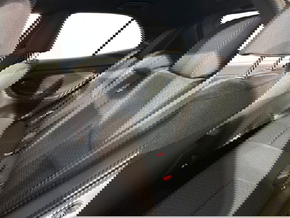 Toyota Yaris Cross nuova a Lecco (11)