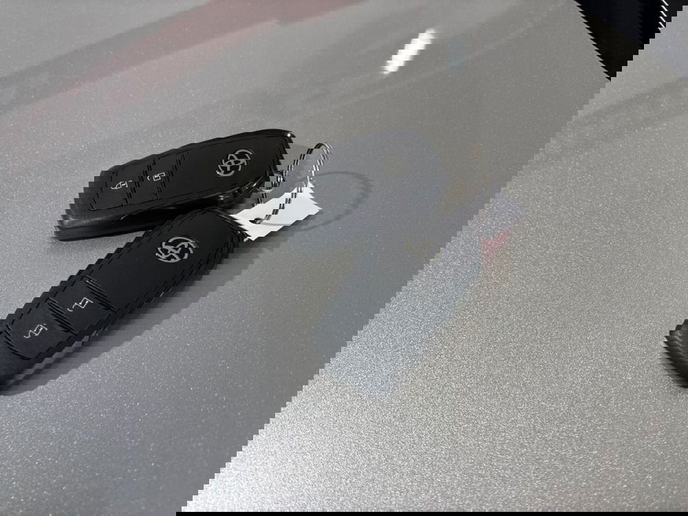 Toyota Yaris Cross nuova a Lecco (16)