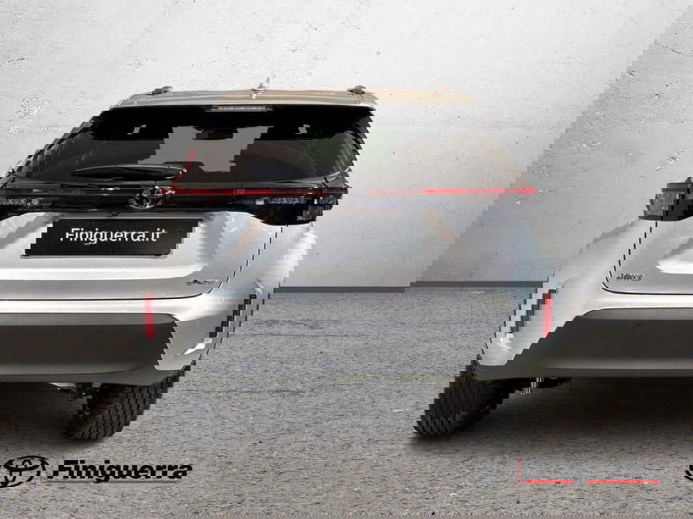 Toyota Yaris Cross nuova a Lecco (3)