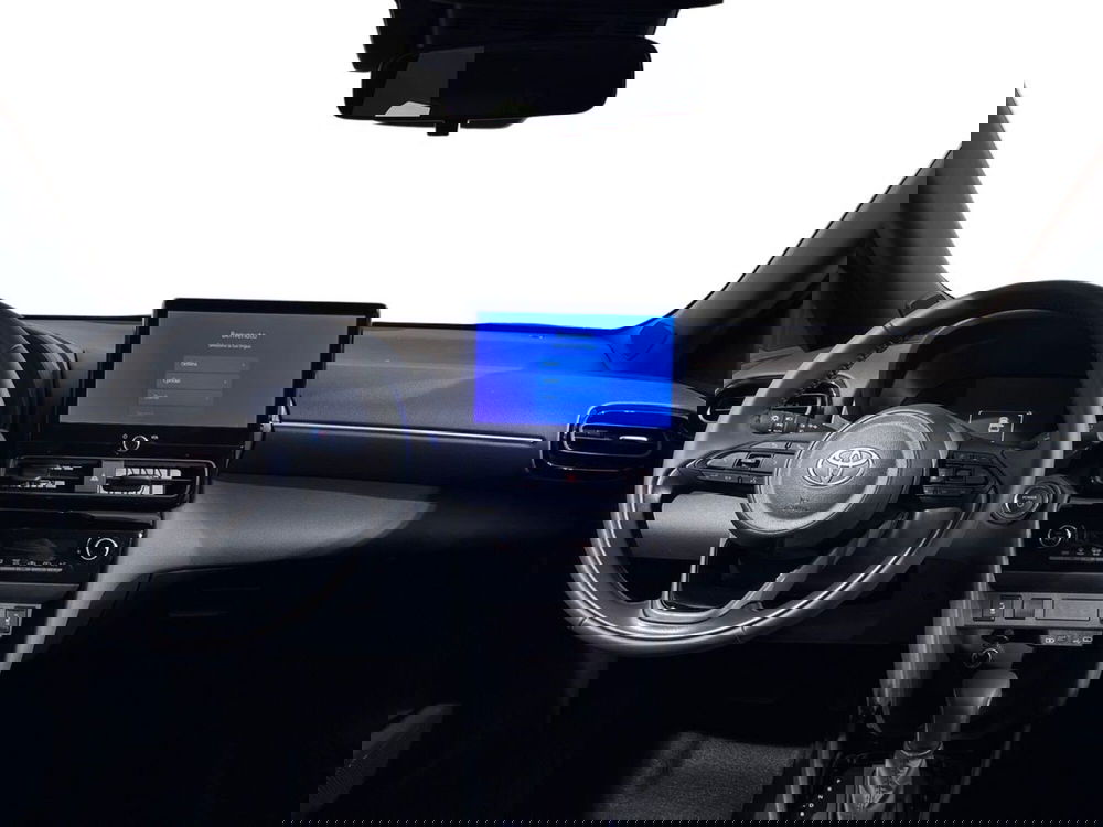 Toyota Yaris Cross nuova a Lecco (8)