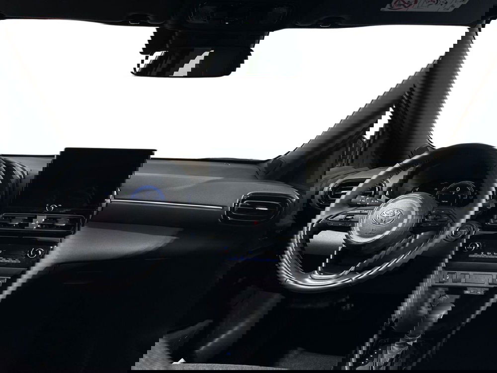 Toyota Yaris Cross nuova a Lecco (8)