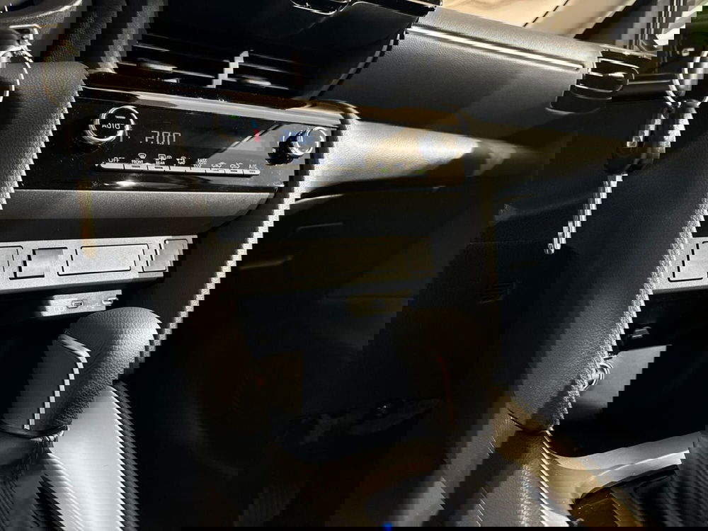 Toyota Yaris Cross nuova a Lecco (10)