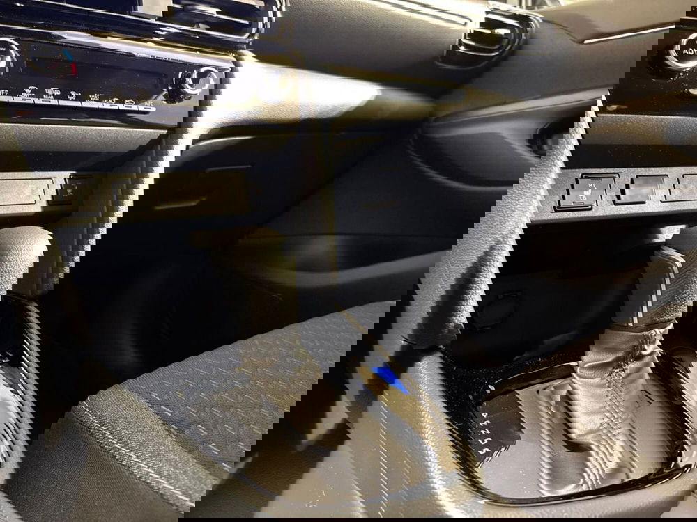 Toyota Yaris Cross nuova a Lecco (14)