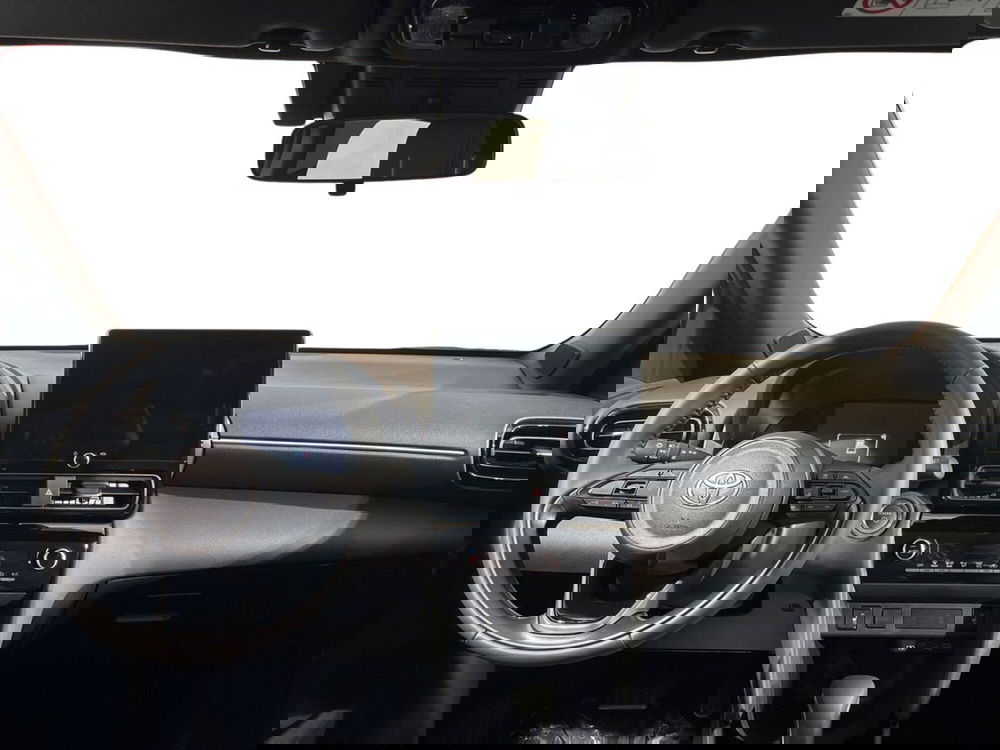 Toyota Yaris Cross nuova a Lecco (8)