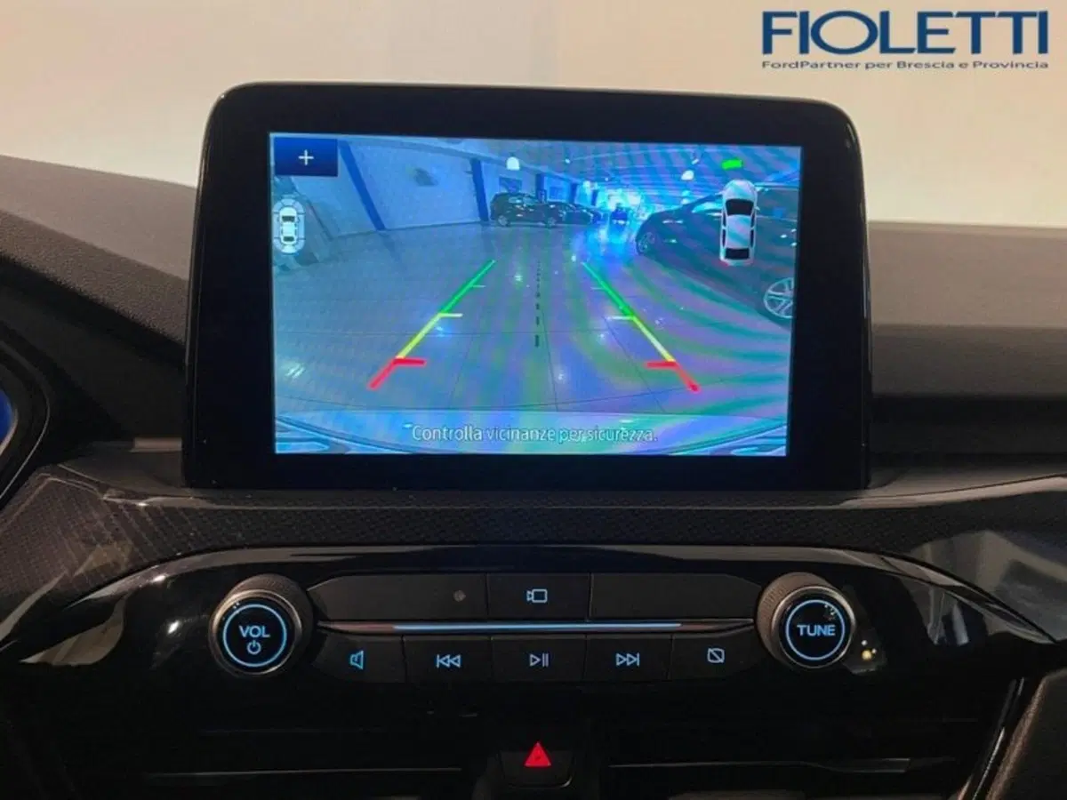 Ford Kuga nuova a Brescia (10)