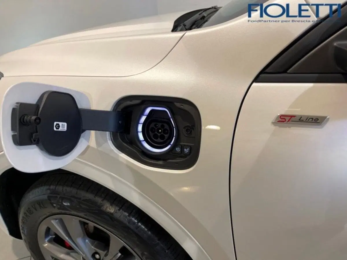 Ford Kuga nuova a Brescia (14)