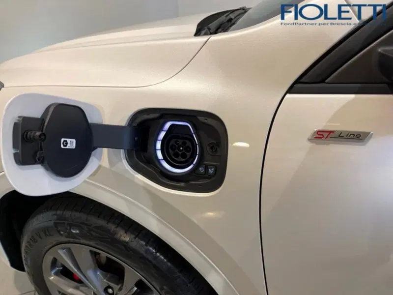 Ford Kuga nuova a Brescia (14)