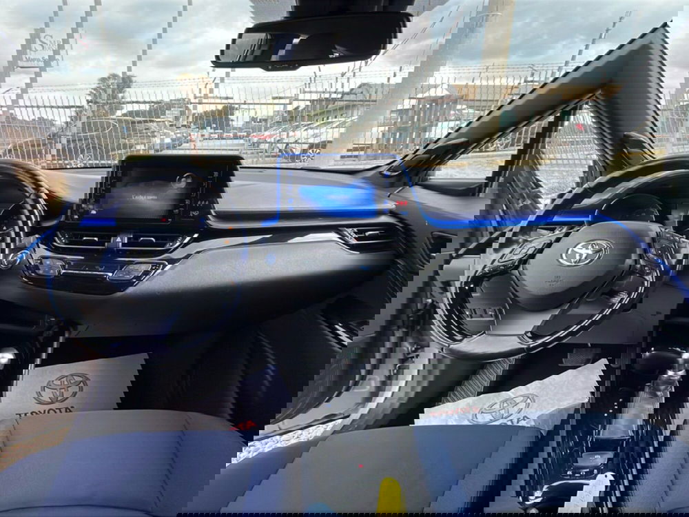 Toyota Toyota C-HR usata a Ragusa (10)