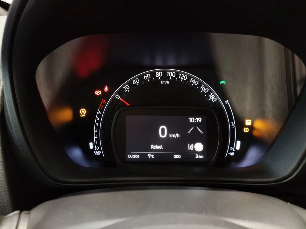 Toyota Aygo X nuova a Roma (15)