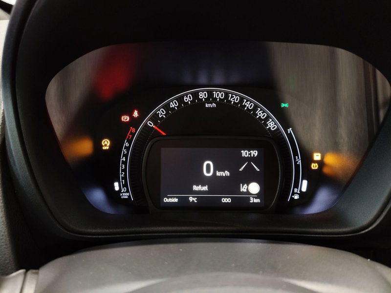 Toyota Aygo X nuova a Roma (15)