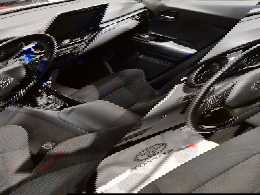 Toyota Toyota C-HR usata a Roma (12)