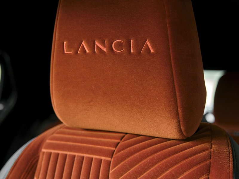 Lancia Ypsilon nuova a Prato (10)