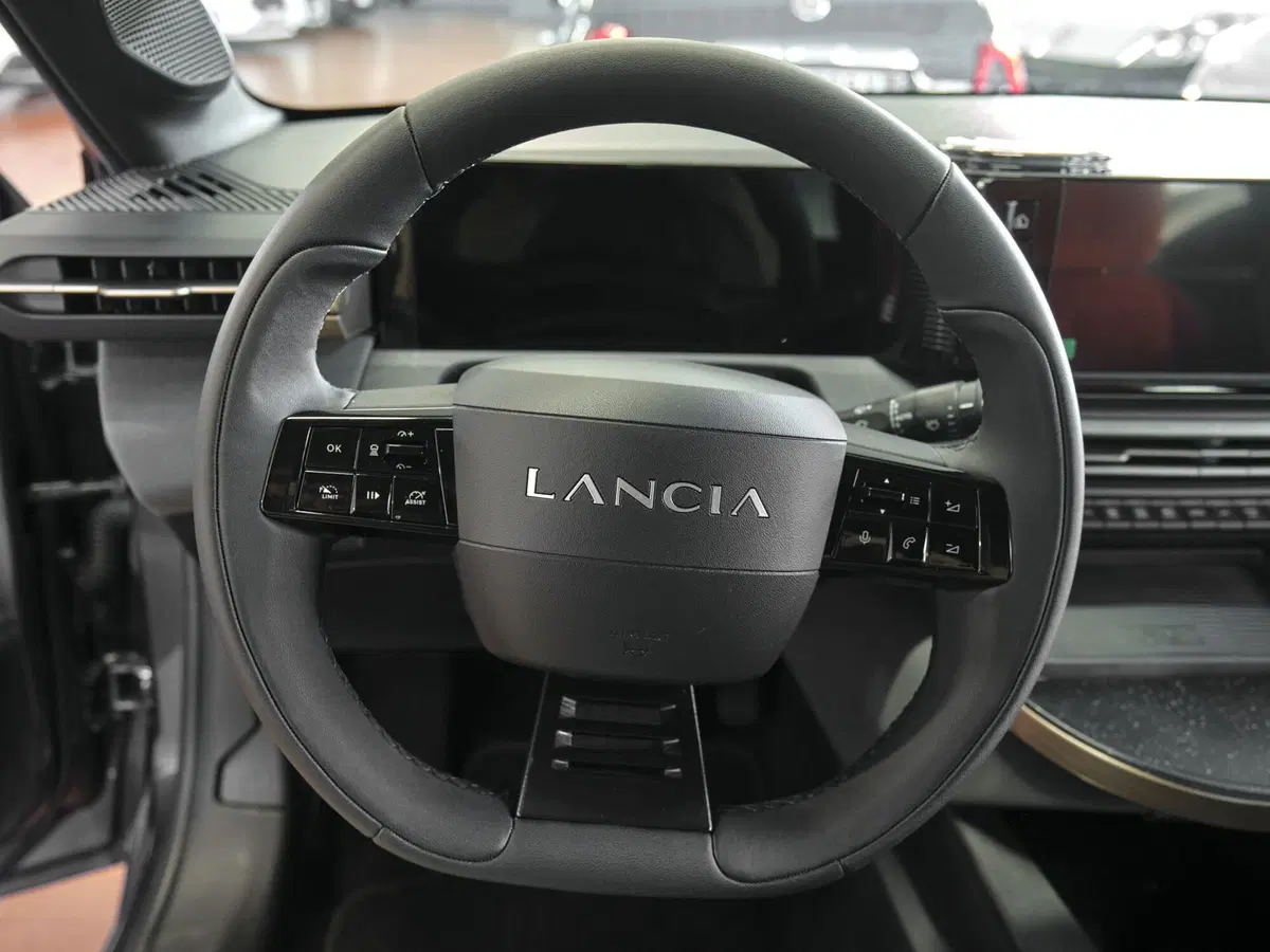 Lancia Ypsilon nuova a Prato (6)