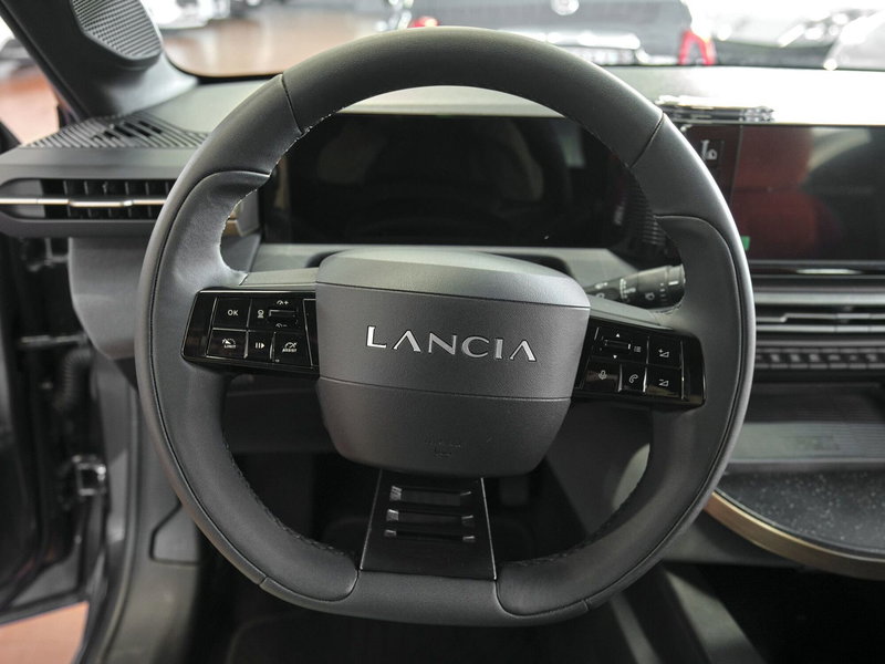 Lancia Ypsilon nuova a Prato (6)