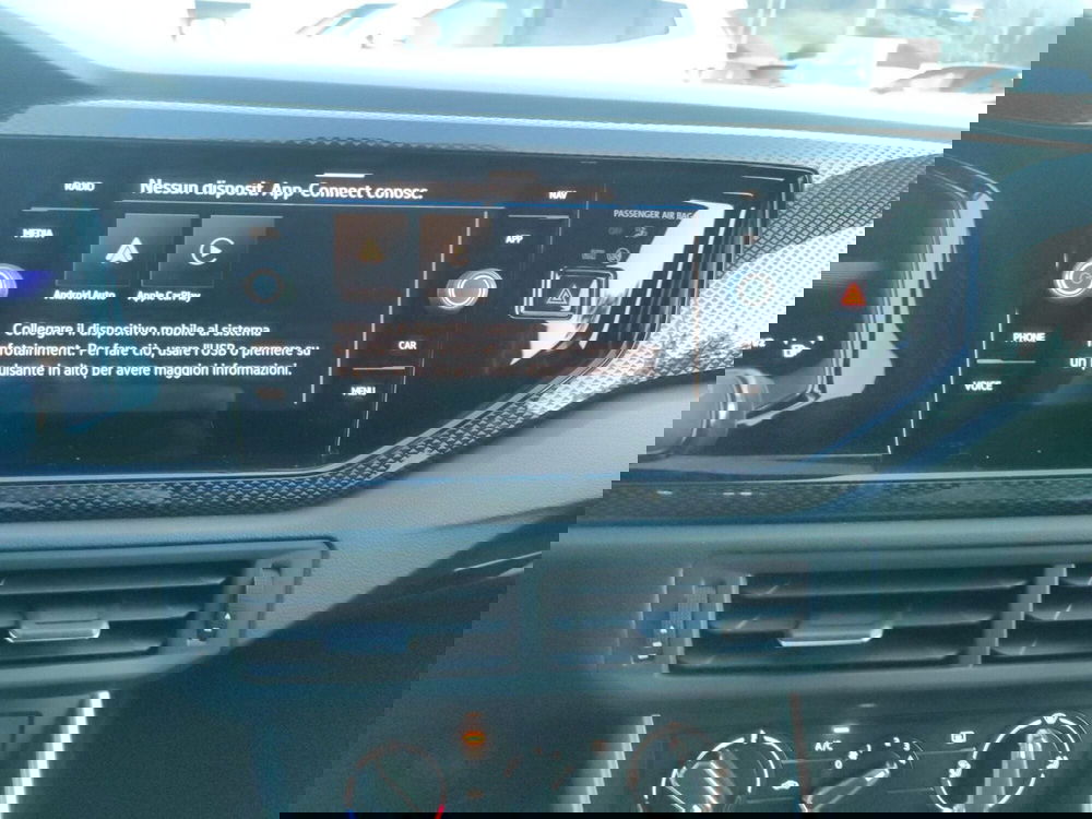 Volkswagen Taigo nuova a Avellino (14)