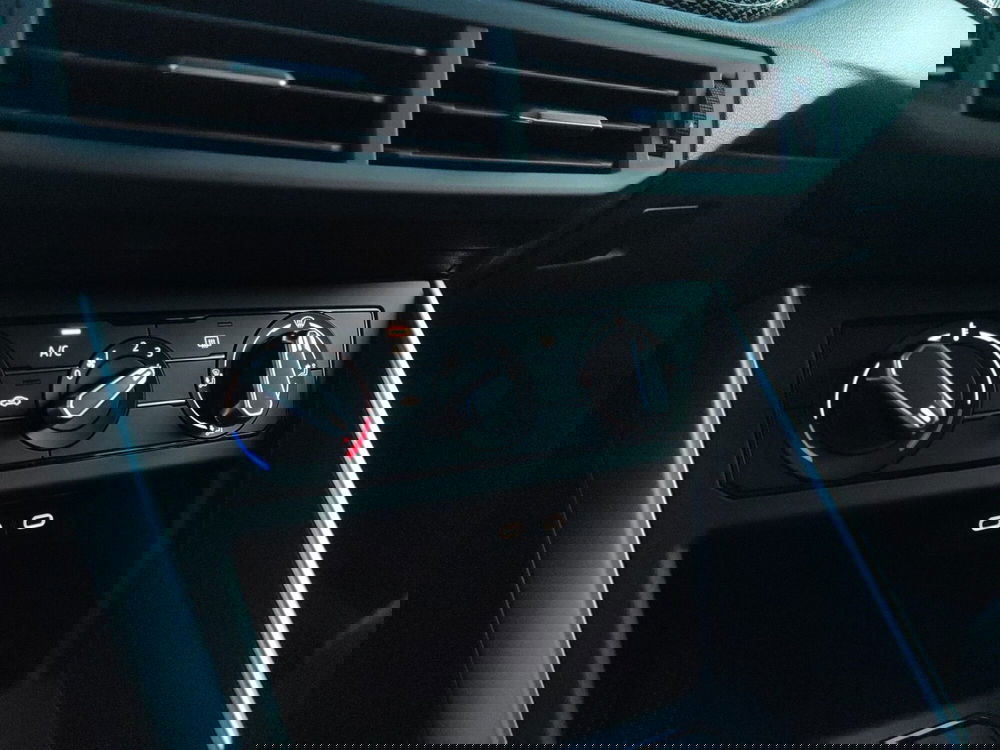 Volkswagen Taigo nuova a Avellino (15)