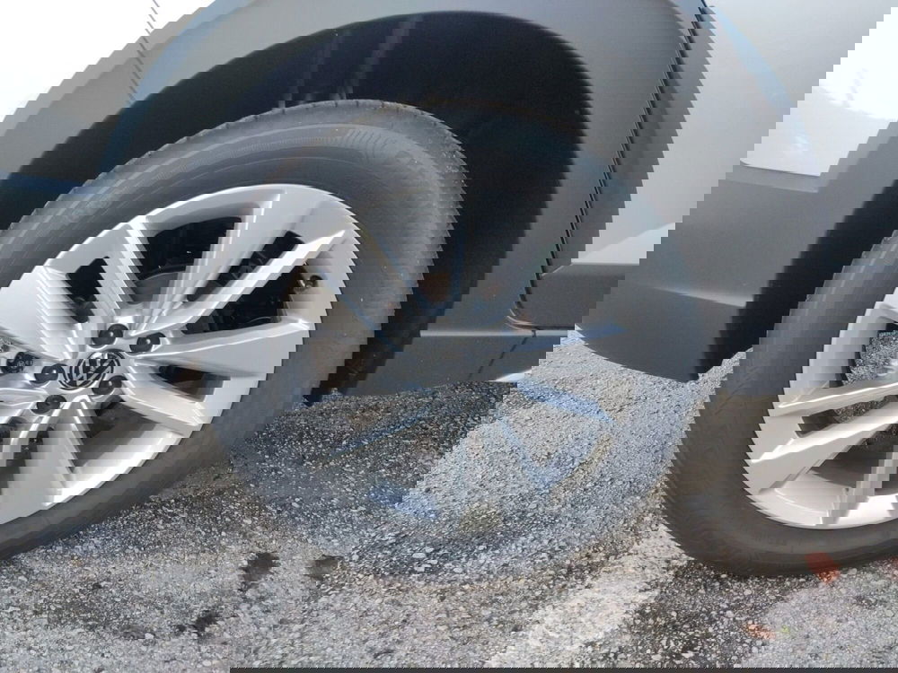 Volkswagen Taigo nuova a Avellino (7)