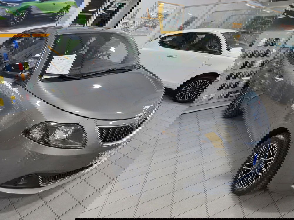 Lancia Ypsilon usata a Prato (2)