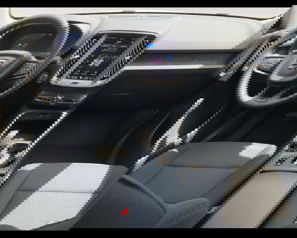 Volvo XC40 nuova a Ravenna (11)