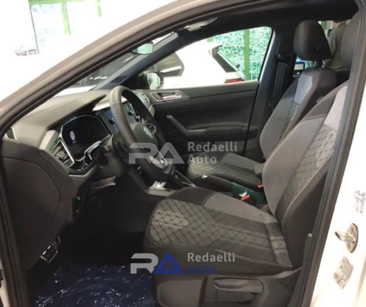 Volkswagen Taigo nuova a Lecco (6)