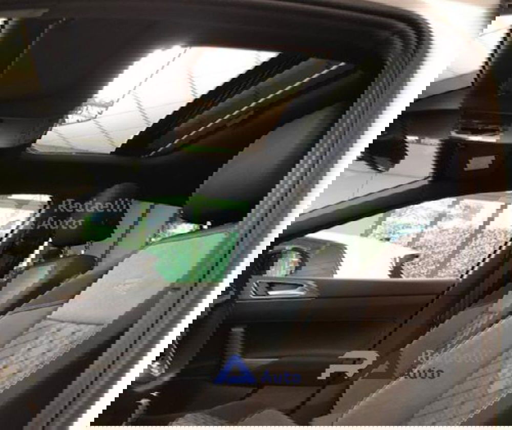 Volkswagen Taigo nuova a Lecco (8)