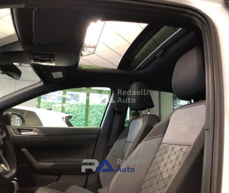 Volkswagen Taigo nuova a Lecco (8)