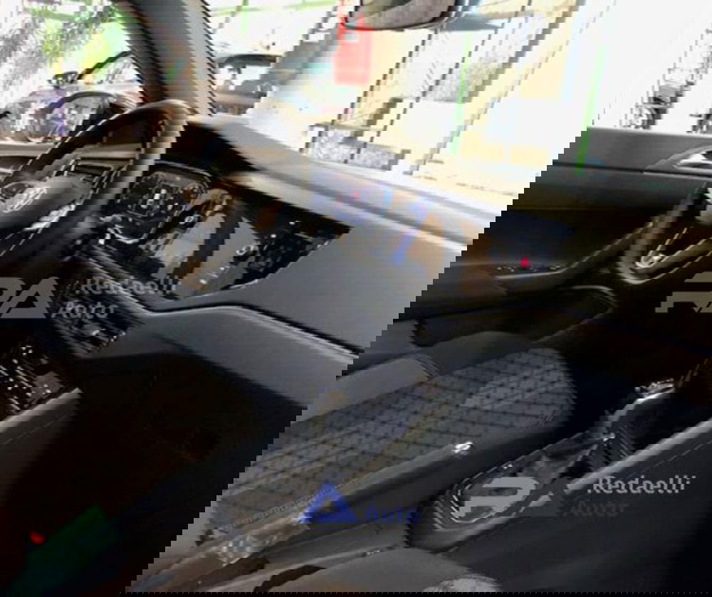 Volkswagen Taigo nuova a Lecco (9)