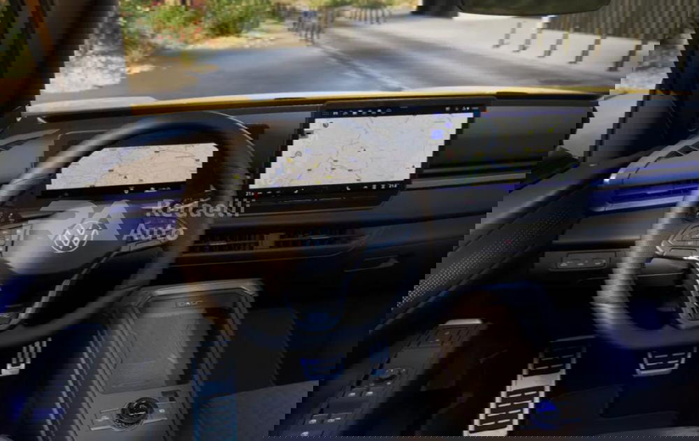 Volkswagen T-Roc nuova a Lecco (6)