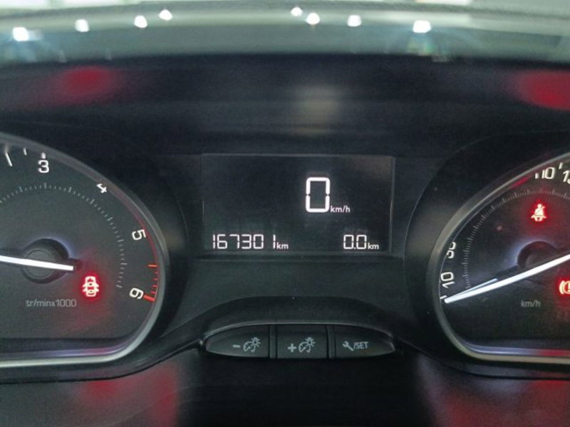 Peugeot 208 usata a Catania (15)