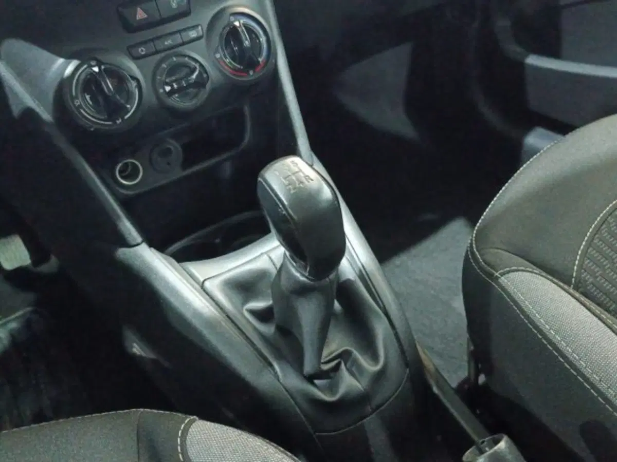 Peugeot 208 usata a Catania (8)