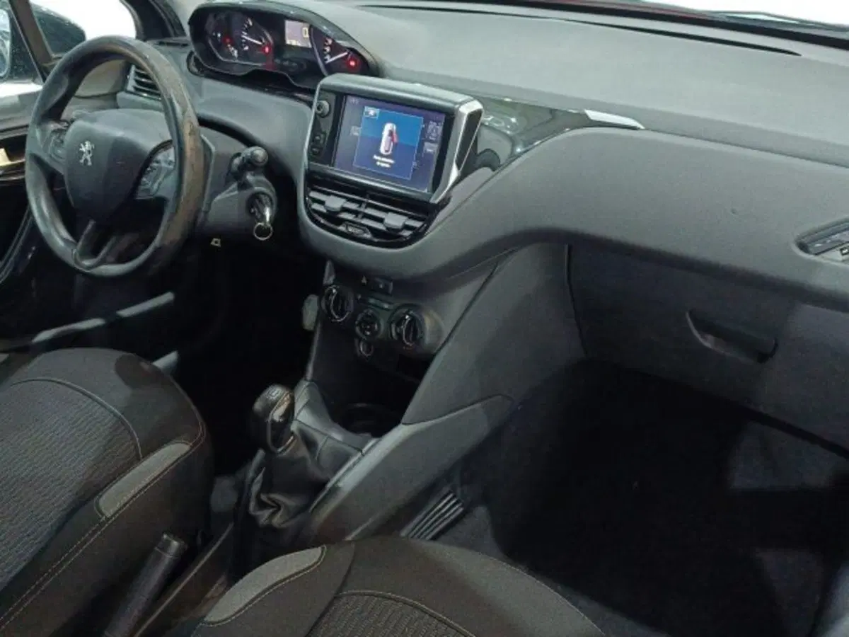 Peugeot 208 usata a Catania (9)
