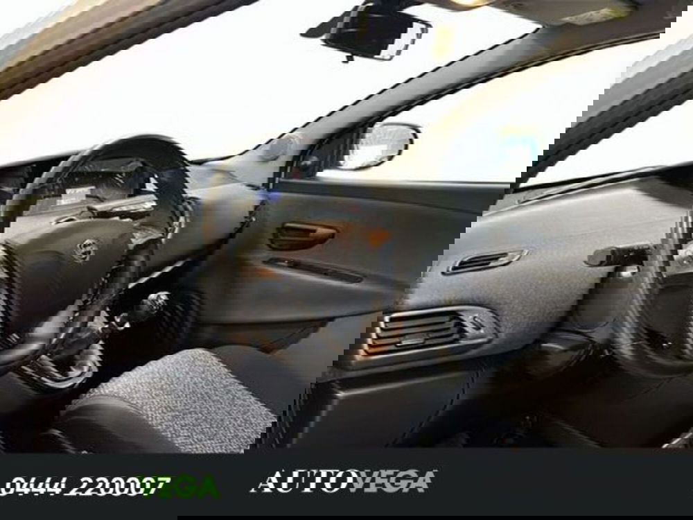 Lancia Ypsilon usata a Vicenza (8)