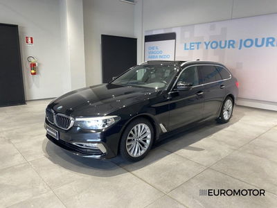BMW Serie 5 Touring 520d  Luxury del 2019 usata a Modugno